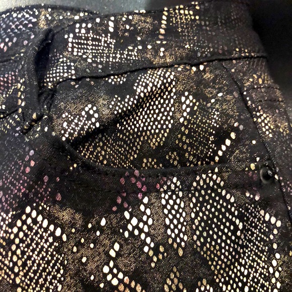 FRANK LYMAN BLACK PANT WITH SNAKE PRINT IN GOLD WITH SOME HINTS OF BROWN ! - Picture 4 of 6